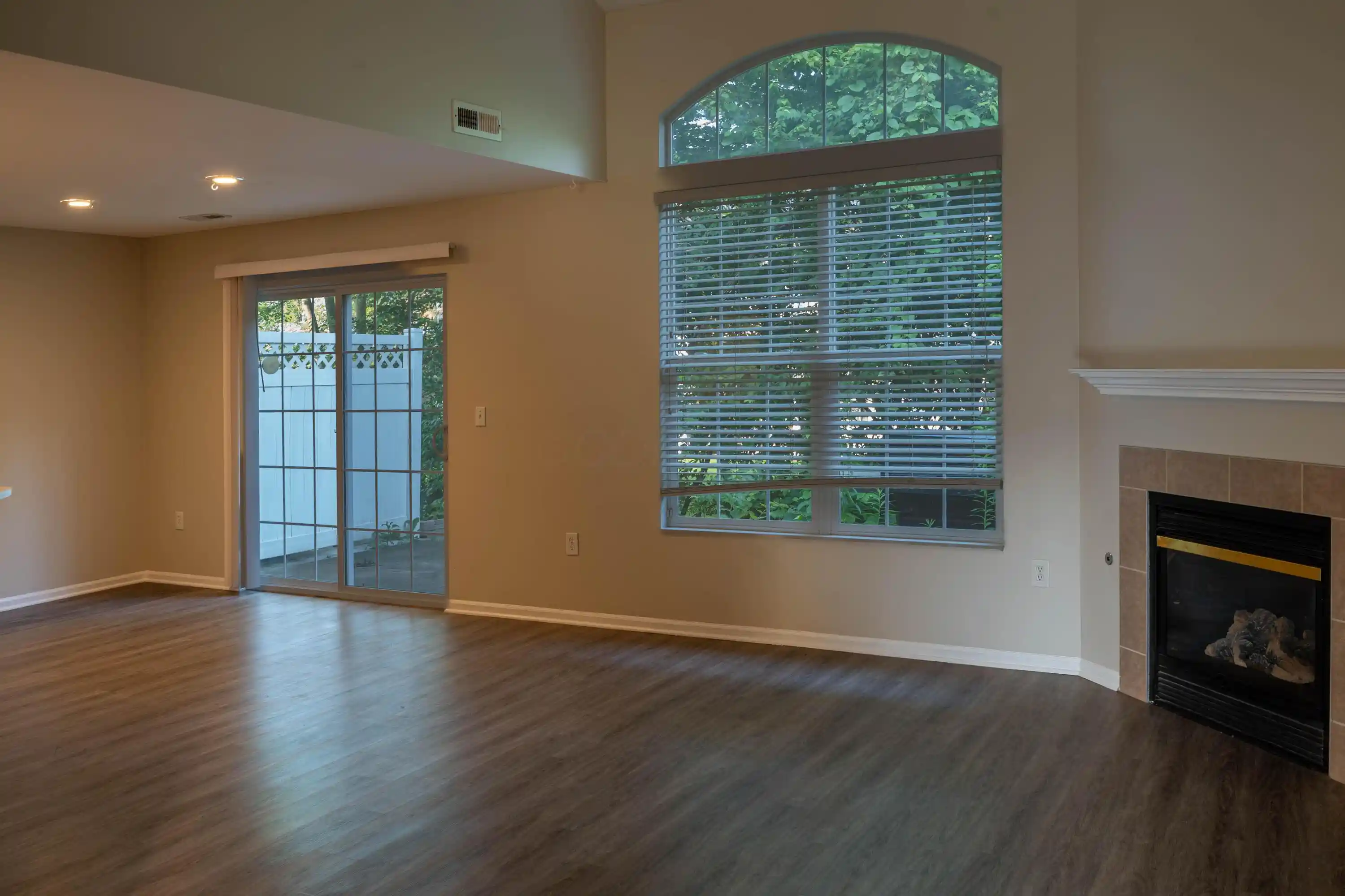 Listing Photo 2 - Condo for sale in 5129 Vinings Bend located at 5129 Vinings Bend, Dublin, OH 43016 - Unit 5129 Vinings Bnd