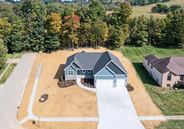 Photo 1 of Single family home for sale at 2745 Hickory Ct, Mansfield, OH 44904 | MLS# 226023551 | Listing updated on 2026-10-27