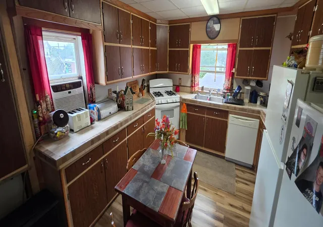 Listing Photo 3 - Condo for sale in building located at 204 N Sandusky St, Tiffin, OH 44883