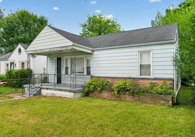 Homes for sale in Columbus, OH | 2945 Azelda St, Columbus, OH 43224 | MLS# 226024548