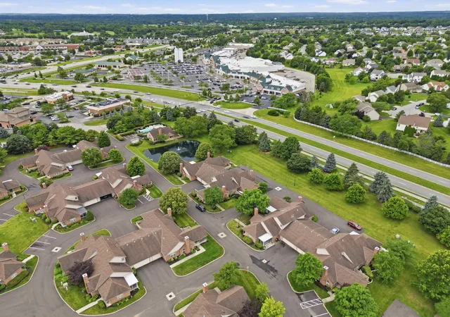 Listing Photo 2 - Condo for sale in building located at 9448 Clermont Blvd, Powell, OH 43065