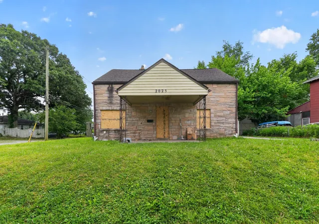 2nd image of 2025 Aberdeen Ave, Columbus, OH 43211 | MLS# 226024551