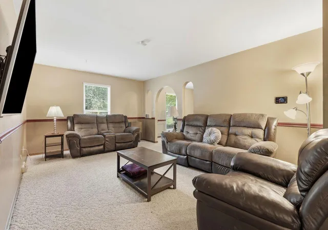 Homes for sale in Reynoldsburg, OH | 945 Matterhorn Dr, Reynoldsburg, OH 43068 | MLS# 226023596