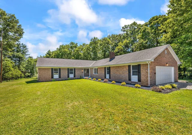 Homes for sale in Powell, OH | 1270 Carriage Rd, Powell, OH 43065 | MLS# 226023648