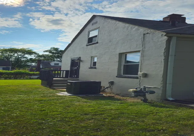 Photo 4 of Single family home for sale at 328 S Oakley Ave, Columbus, OH 43204 | MLS# 226024183 | Listing updated on 2026-08-24