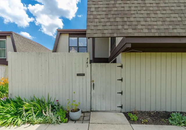 Homes for sale in Columbus, OH | 743 Worthington Forest Pl, Columbus, OH 43229 | MLS# 226023791