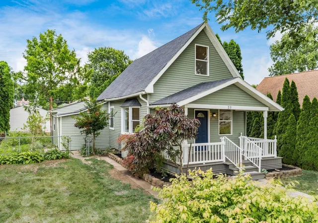 3rd image of 23 E Oak St, Canal Winchester, OH 43110 | MLS# 226023693