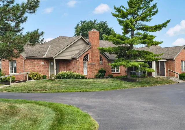 Photo 2 of Sale Pending at 3577 Hunters Xing Dr, Grove City, OH 43123 | MLS# 226025127 | Listing updated on 2026-09-16
