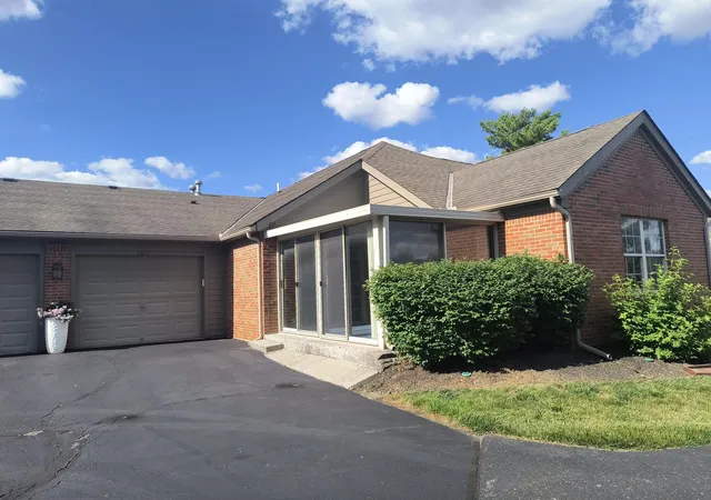 Photo 3 of Sale Pending at 3577 Hunters Xing Dr, Grove City, OH 43123 | MLS# 226025127 | Listing updated on 2026-09-16