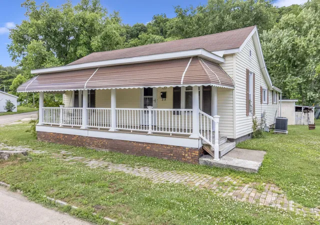 Homes for sale in Nelsonville, OH | 522 Poplar St, Nelsonville, OH 45764 | MLS# 226023769