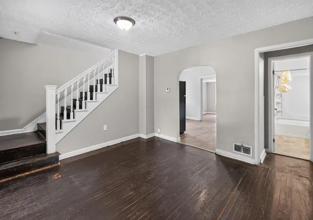Photo 2 of Single family home for sale at 2525 Azelda St, Columbus, OH 43211 | MLS# 226025004 | Listing updated on 2026-10-08