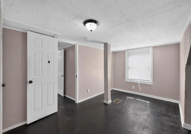 Photo 4 of Single family home for sale at 2525 Azelda St, Columbus, OH 43211 | MLS# 226025004 | Listing updated on 2026-10-08