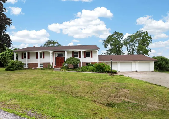 Homes for sale in Newark, OH | 326 Roberts Dr Se, Newark, OH 43055 | MLS# 226024121