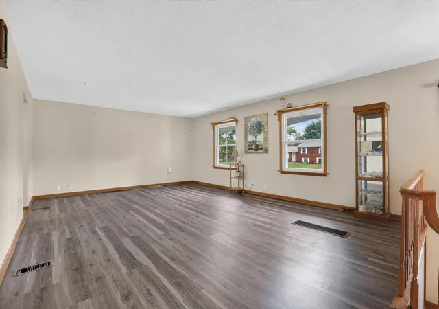Homes for sale in Newark, OH | 326 Roberts Dr Se, Newark, OH 43055 | MLS# 226024121
