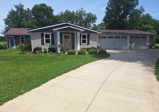 1st image of 83 East St, Newark, OH 43055 | MLS# 226023900