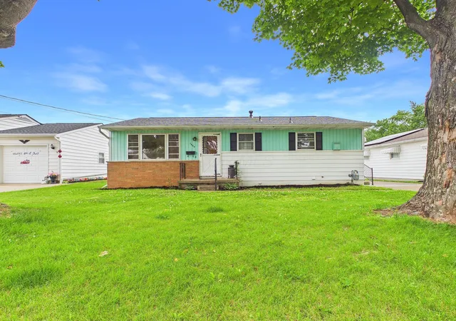 Homes for sale in Lancaster, OH | 1409 Beacon St, Lancaster, OH 43130 | MLS# 226023805