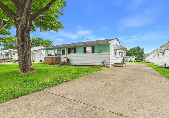 Homes for sale in Lancaster, OH | 1409 Beacon St, Lancaster, OH 43130 | MLS# 226023805
