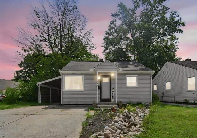 Homes for sale in Columbus, OH | 2800 Azelda St, Columbus, OH 43211 | MLS# 226023826
