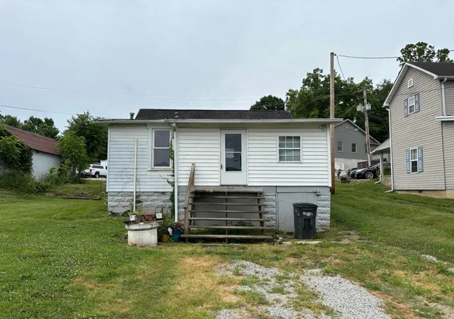 Homes for sale in Logan, OH | 1368 Charles St, Logan, OH 43138 | MLS# 226023882