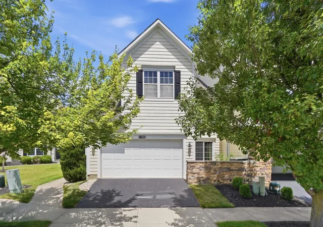 Homes for sale in Columbus, OH | 1089 Bluffway Dr, Columbus, OH 43235 | MLS# 226024065