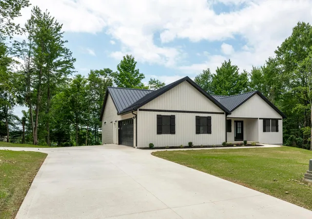 Homes for sale in Howard, OH | 931 Country Club Dr, Howard, OH 43028 | MLS# 226023988