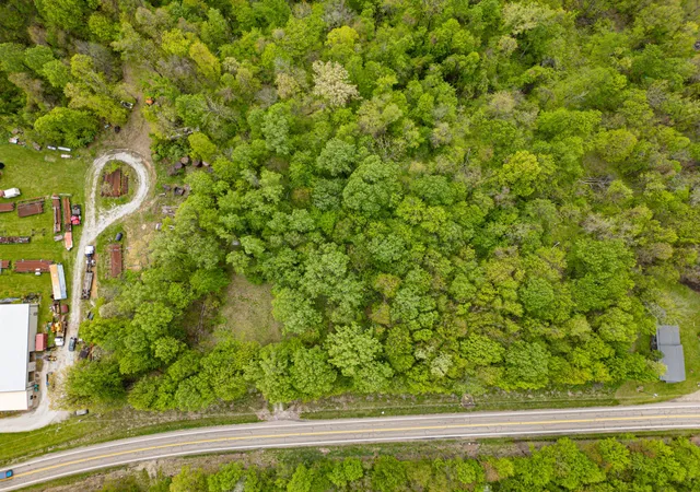 Homes for sale in Frazeysburg, OH | 12025 Pleasant Valley Rd Ne, Frazeysburg, OH 43822 | MLS# 226024004
