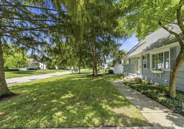 Homes for sale in Upper Arlington, OH | 2246 Shrewsbury Rd, Upper Arlington, OH 43221 | MLS# 226024102