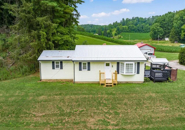 Homes for sale in Newark, OH | 6333 Fallsburg Rd Ne, Newark, OH 43055 | MLS# 226025228