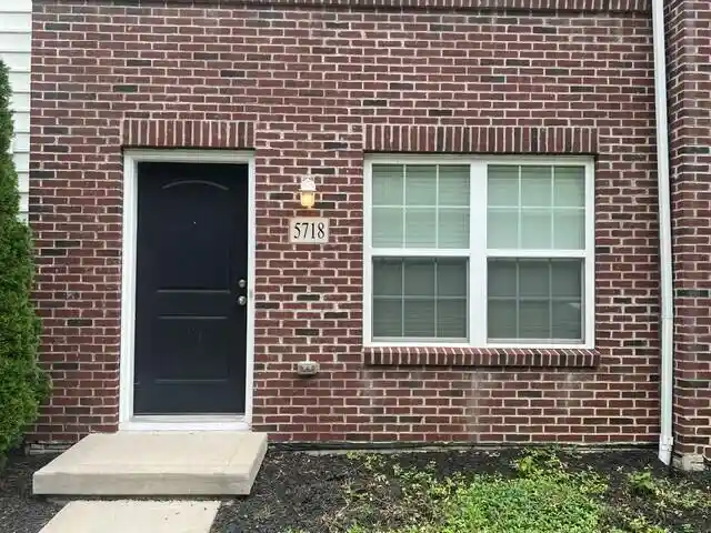 Listing Photo 2 - Condo for sale in 5718 Pittsford Dr located at 5718 Pittsford Dr, Westerville, OH 43081 - Unit 5718 Pittsford Dr