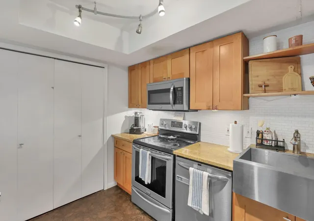 Listing Photo 5 - Condo for sale in building located at 4789 Powderhorn Ln, Westerville, OH 43081