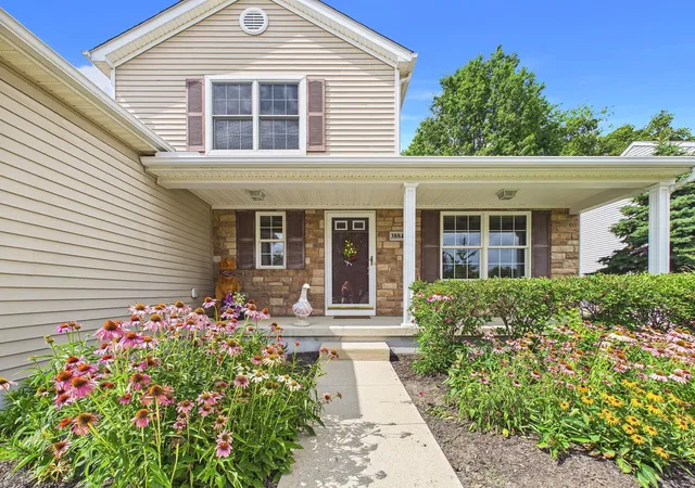 4th image of 3884 Black Pine Dr, Grove City, OH 43123 | MLS# 226024076