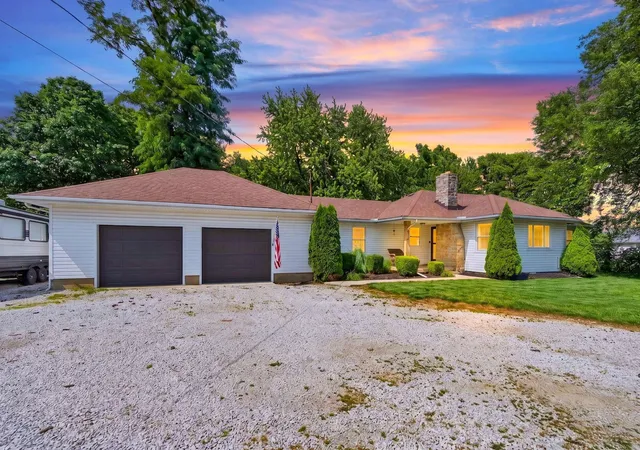 Photo 1 of Single family home for sale at 924 White Rd, Grove City, OH 43123 | MLS# 226024176 | Listing updated on 2026-07-29
