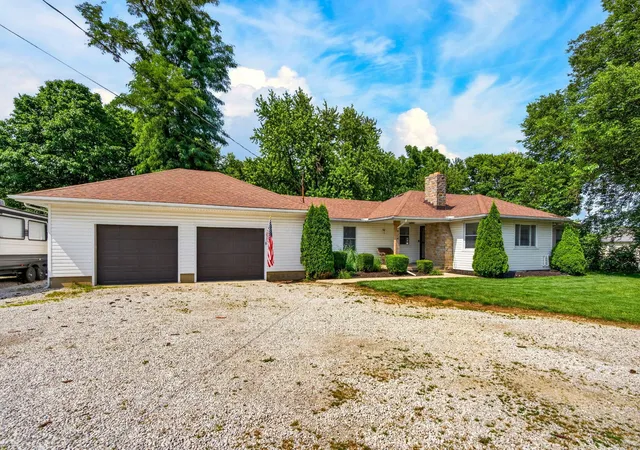 Photo 3 of Single family home for sale at 924 White Rd, Grove City, OH 43123 | MLS# 226024176 | Listing updated on 2026-07-29