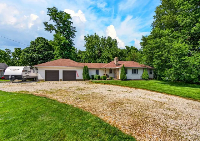 Photo 3 of Single family home for sale at 924 White Rd, Grove City, OH 43123 | MLS# 226024176 | Listing updated on 2026-07-29