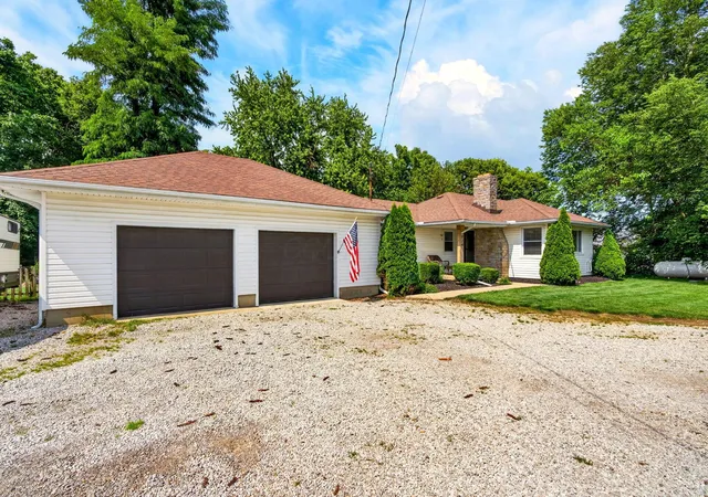 Photo 4 of Single family home for sale at 924 White Rd, Grove City, OH 43123 | MLS# 226024176 | Listing updated on 2026-07-29