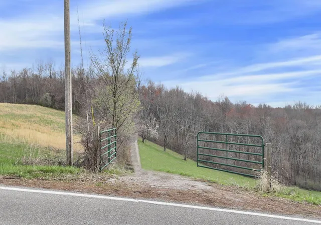 Homes for sale in Laurelville, OH | 18000 Thompson Rd, Laurelville, OH 43135 | MLS# 226024047