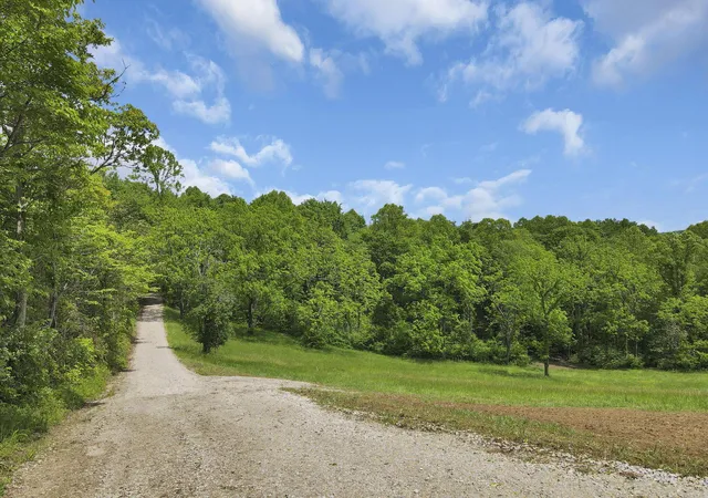 Homes for sale in Laurelville, OH | 18000 Thompson Rd, Laurelville, OH 43135 | MLS# 226024047