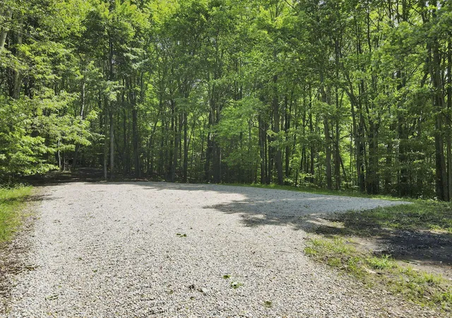 Homes for sale in Laurelville, OH | 18000 Thompson Rd, Laurelville, OH 43135 | MLS# 226024047