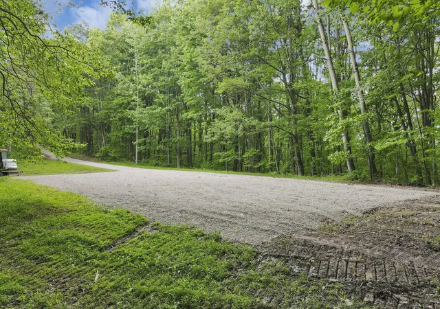 Homes for sale in Laurelville, OH | 18000 Thompson Rd, Laurelville, OH 43135 | MLS# 226024047