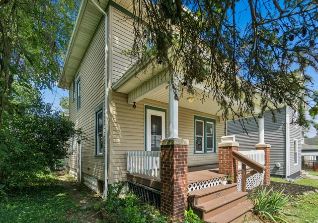 Photo 2 of Single family home for sale at 430 Clarendon St, Newark, OH 43055 | MLS# 226032982 | Listing updated on 2026-09-07