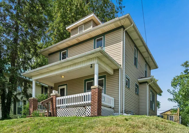 Photo 2 of Single family home for sale at 430 Clarendon St, Newark, OH 43055 | MLS# 226032982 | Listing updated on 2026-09-07
