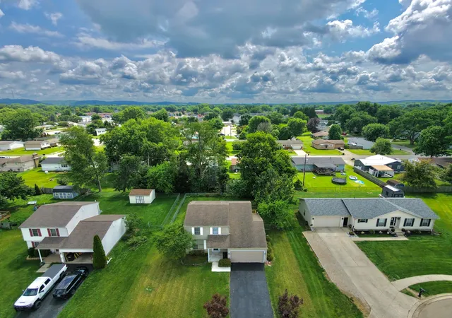 Homes for sale in Newark, OH | 916 Lateglow Ct, Newark, OH 43055 | MLS# 226024082