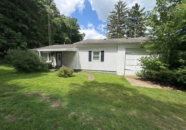 Homes for sale in Lancaster, OH | 942 Meadowview Ave, Lancaster, OH 43130 | MLS# 226024091