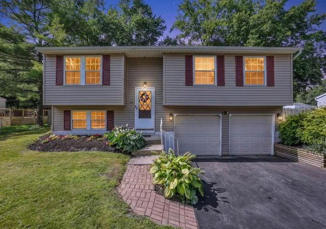 Homes for sale in Pickerington, OH | 469 Skyline Ln, Pickerington, OH 43147 | MLS# 226024103