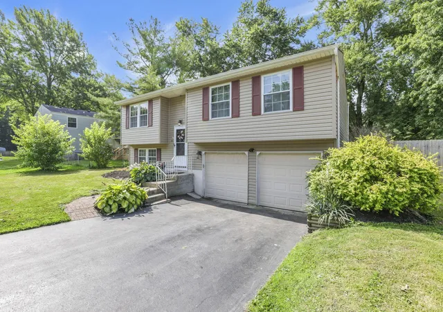 Homes for sale in Pickerington, OH | 469 Skyline Ln, Pickerington, OH 43147 | MLS# 226024103