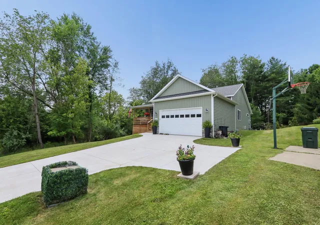 Homes for sale in Howard, OH | 421 Mcintosh Dr, Howard, OH 43028 | MLS# 226024258