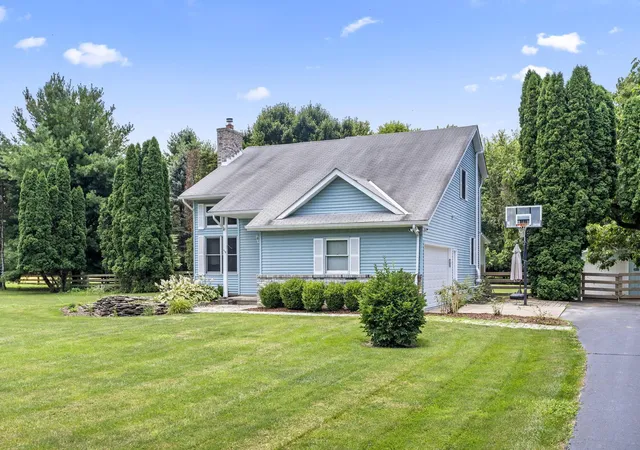 Photo 3 of Single family home for sale at 1205 Holton Rd, Grove City, OH 43123 | MLS# 226024731 | Listing updated on 2026-08-09