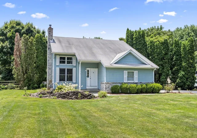 Photo 3 of Single family home for sale at 1205 Holton Rd, Grove City, OH 43123 | MLS# 226024731 | Listing updated on 2026-08-09