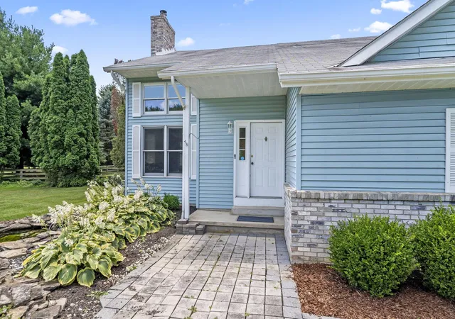 Photo 4 of Single family home for sale at 1205 Holton Rd, Grove City, OH 43123 | MLS# 226024731 | Listing updated on 2026-08-09