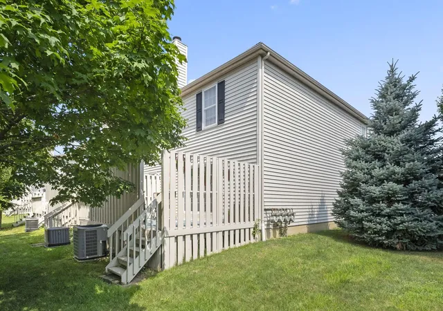 2nd image of 2511 Hyacinth Ln, Columbus, OH 43235